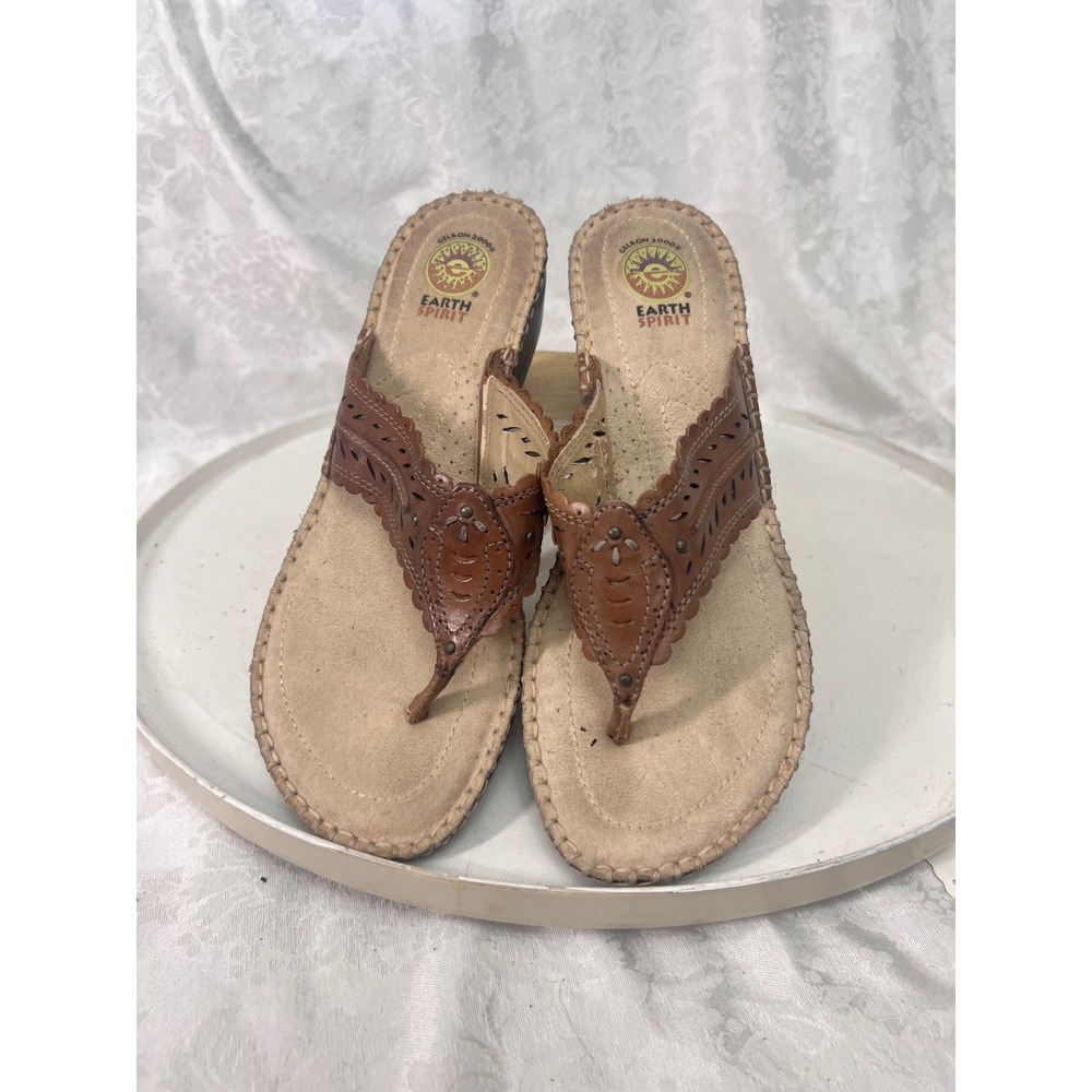 Earth Spirit Womens Brown Leather Laser Cut Wedge Thong Sandals Size 8.5 Boho